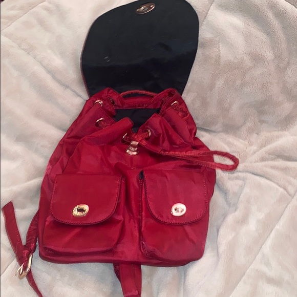 red bag - Picture 3 of 3